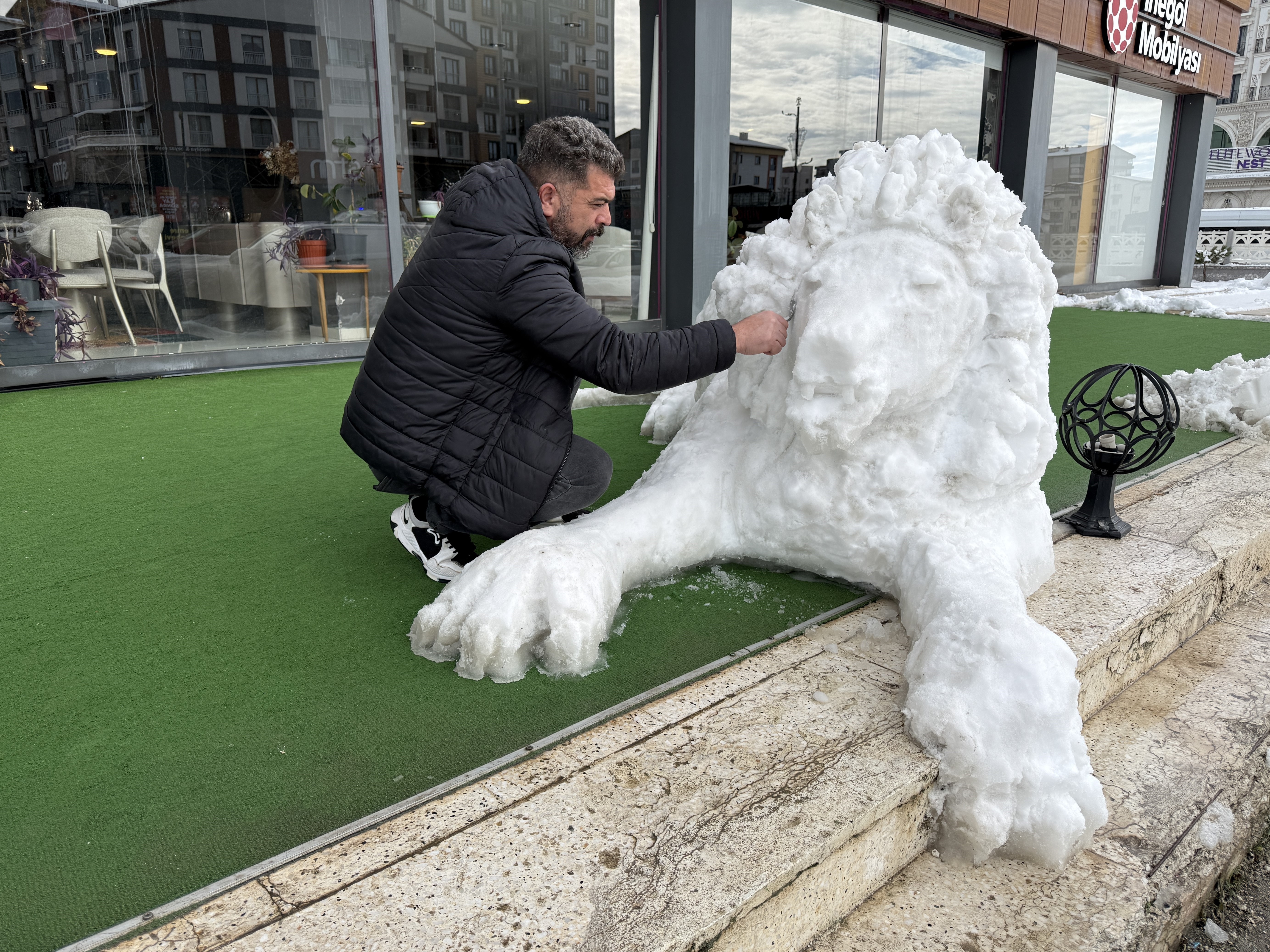 Sivas'ta kar yağışı sanata dönüştü