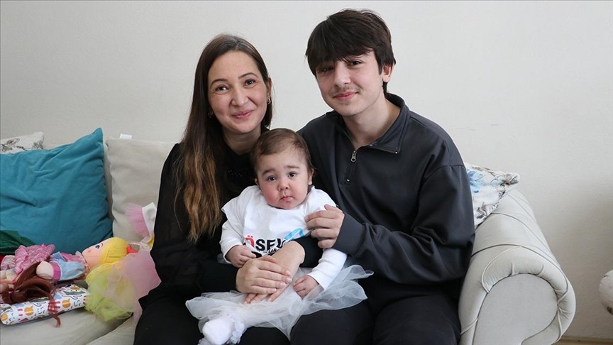 Ağabeyi kardeşini hayata bağladı