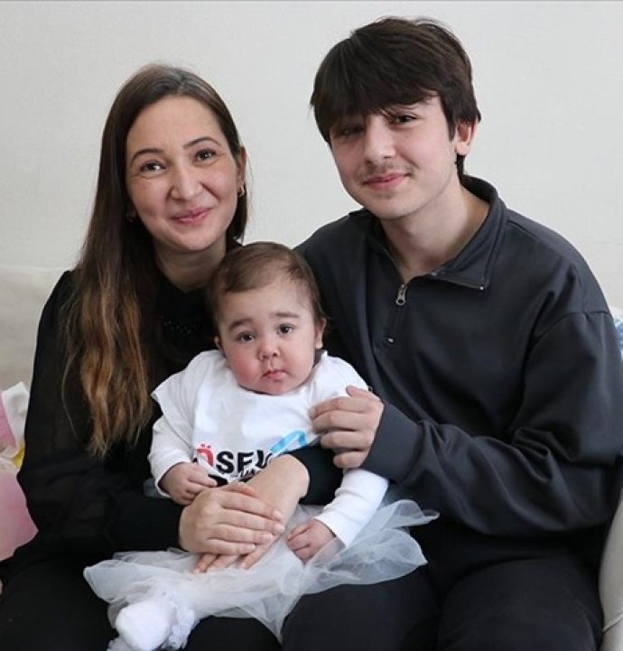 Ağabeyi kardeşini hayata bağladı