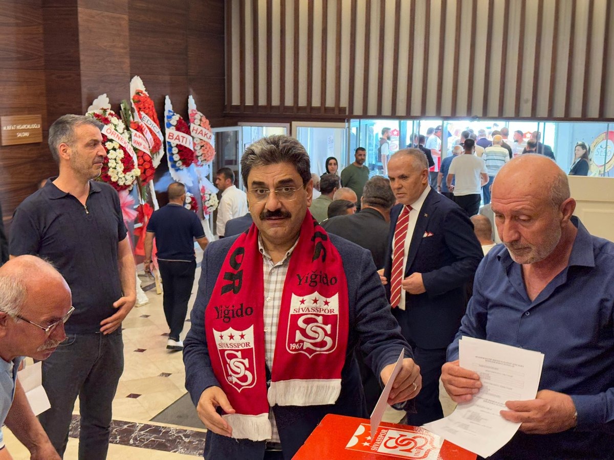 Hakan Aksu'dan tepkilerin ardından Sivasspor'a destek paylaşımı