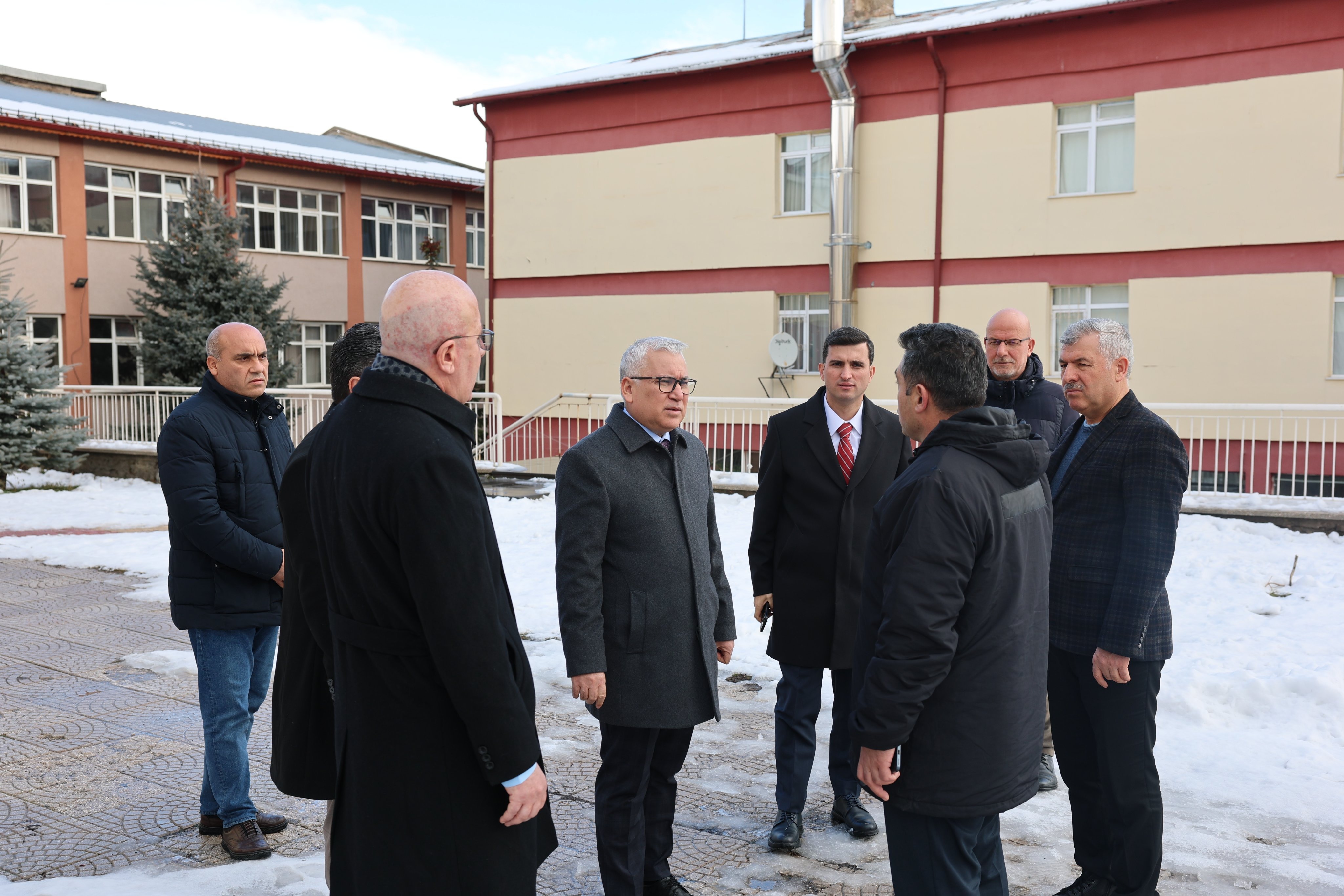 Sivas’ta ekonomik ömrünü dolduran okullar yenileniyor