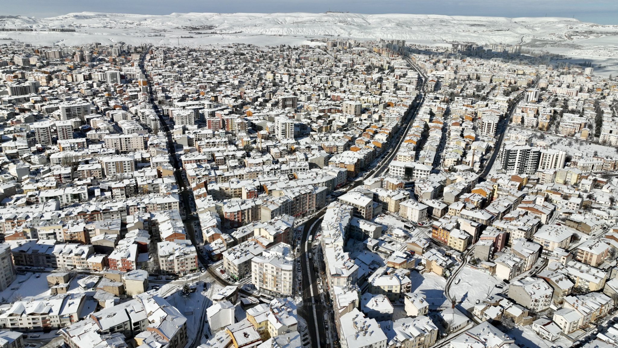 Tipi ve kar Sivas’ı felç etti: 871 yerleşim yolu kapalı