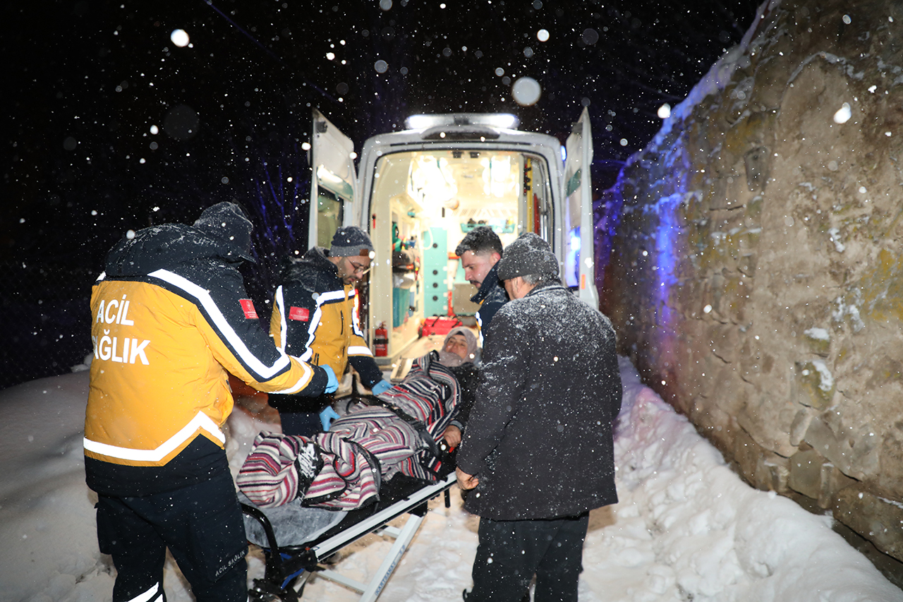 Sivas'ta ekipler hasta için seferber oldu