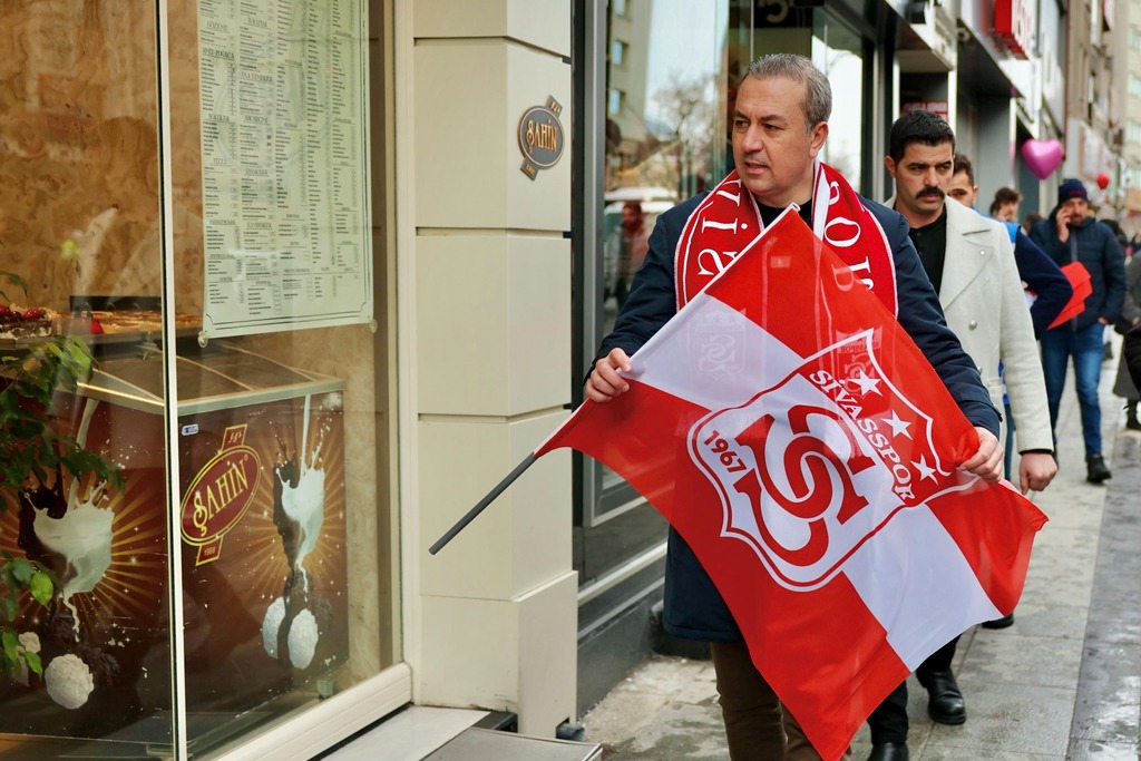 Sivas Belediye Başkanı Adem Uzun'dan Sivasspor'a destek çağrısı