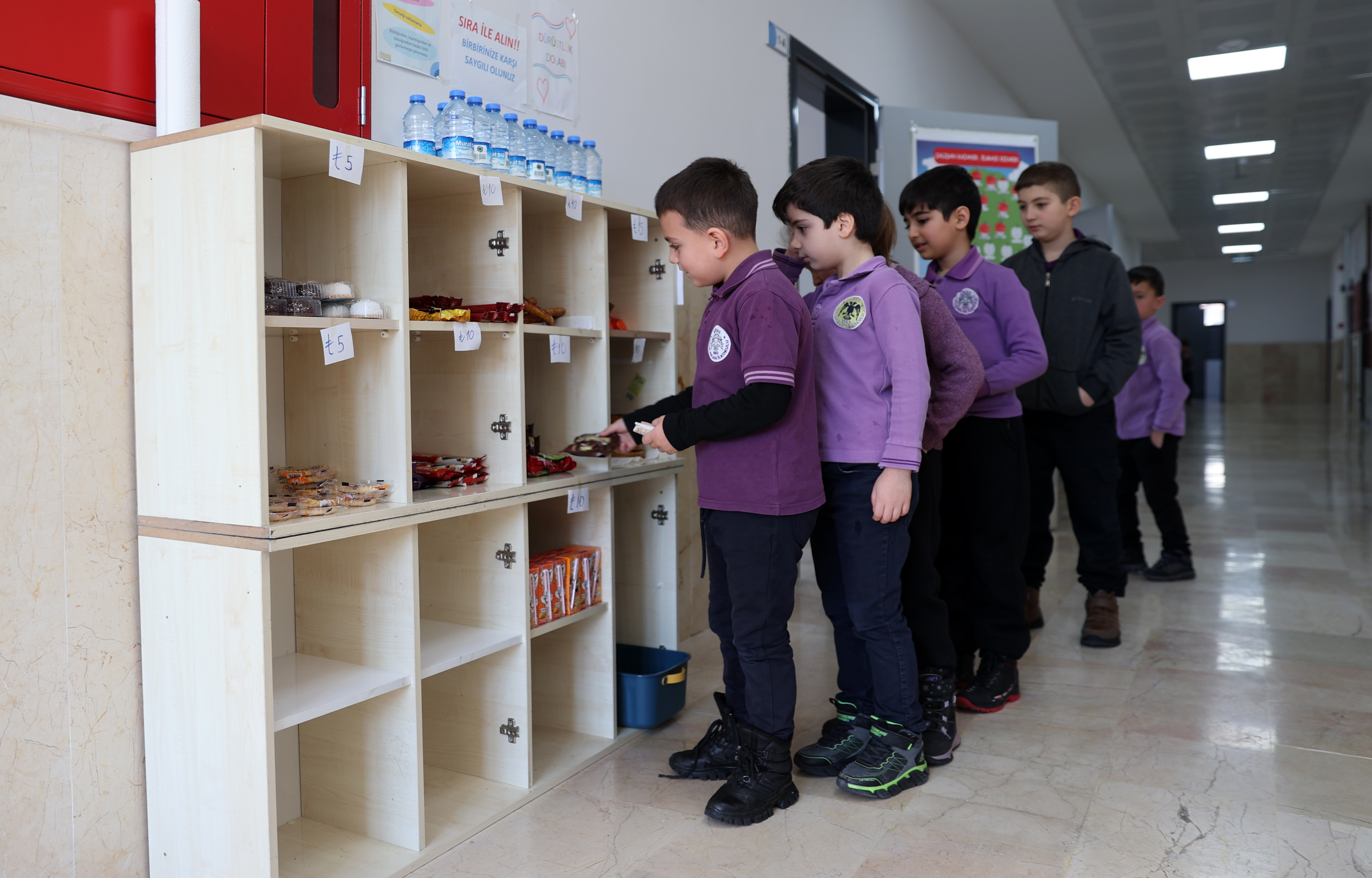 Sivas’ta ilkokulda “dürüstlük dolabı" fazlalık verdi