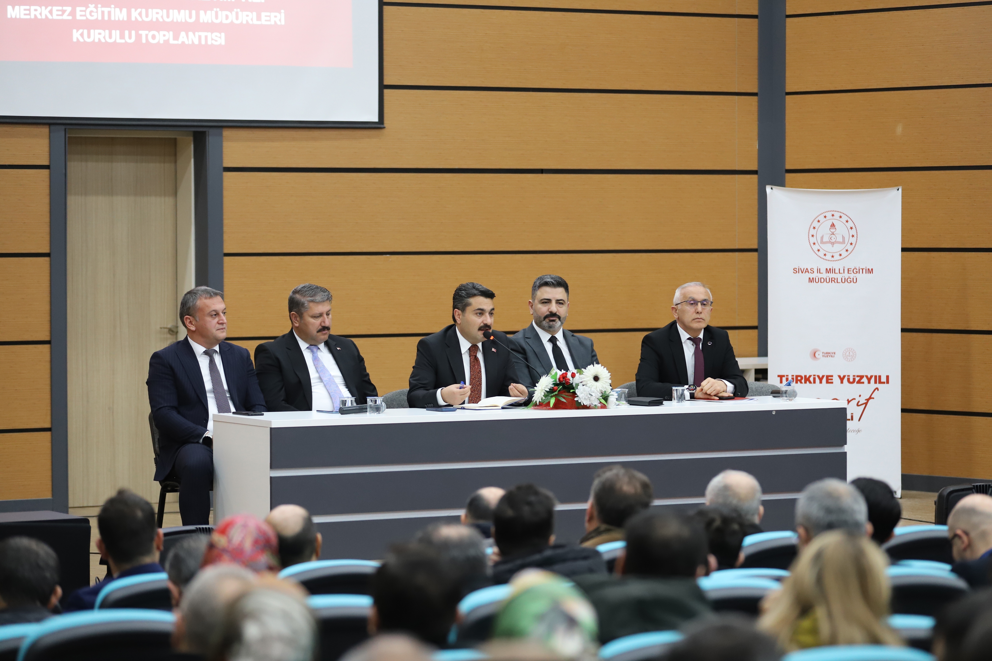 Sivas eğitiminde birinci dönem masaya yatırıldı