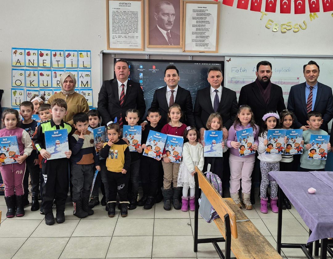 Yıldızeli’nde öğrencilerin karne sevinci