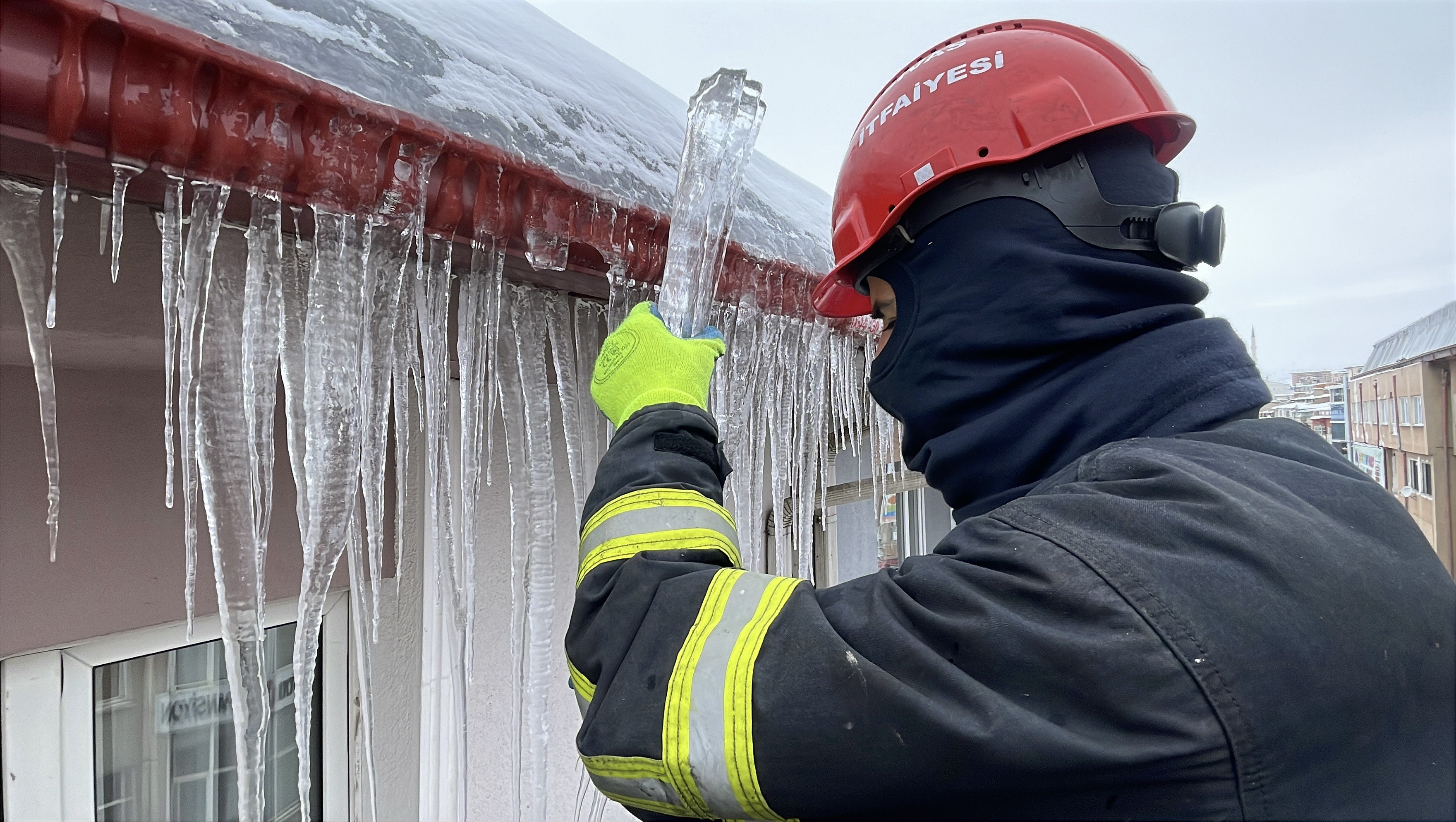 Kar ve ayaz sonrası Sivas’ta buz alarmı