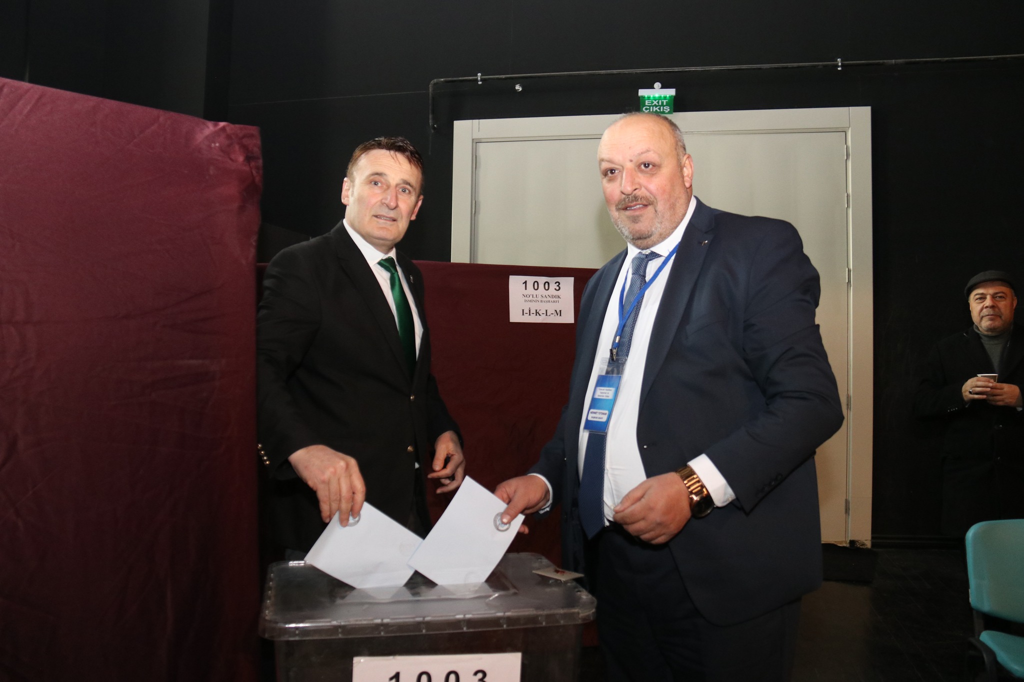 Akgül mü, Tutuman mı? Üyeler sandığa gitti