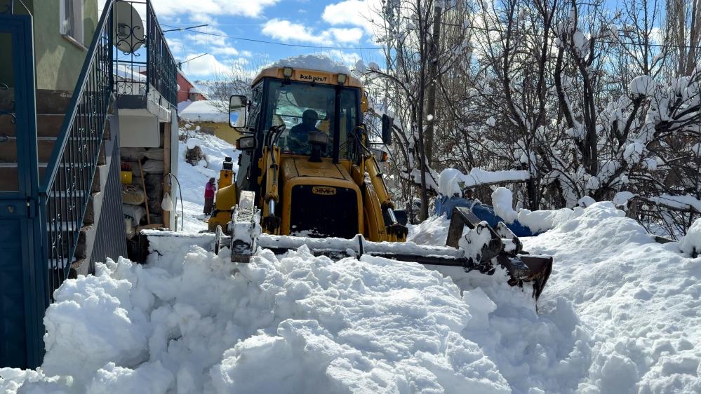 Devlete yük olmamak için karla mücadeleyi tek başına yaptı
