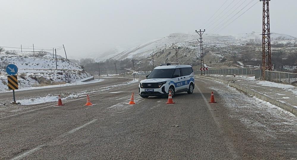 Sivas'ta kar engeli! O yol trafiğe kapatıldı