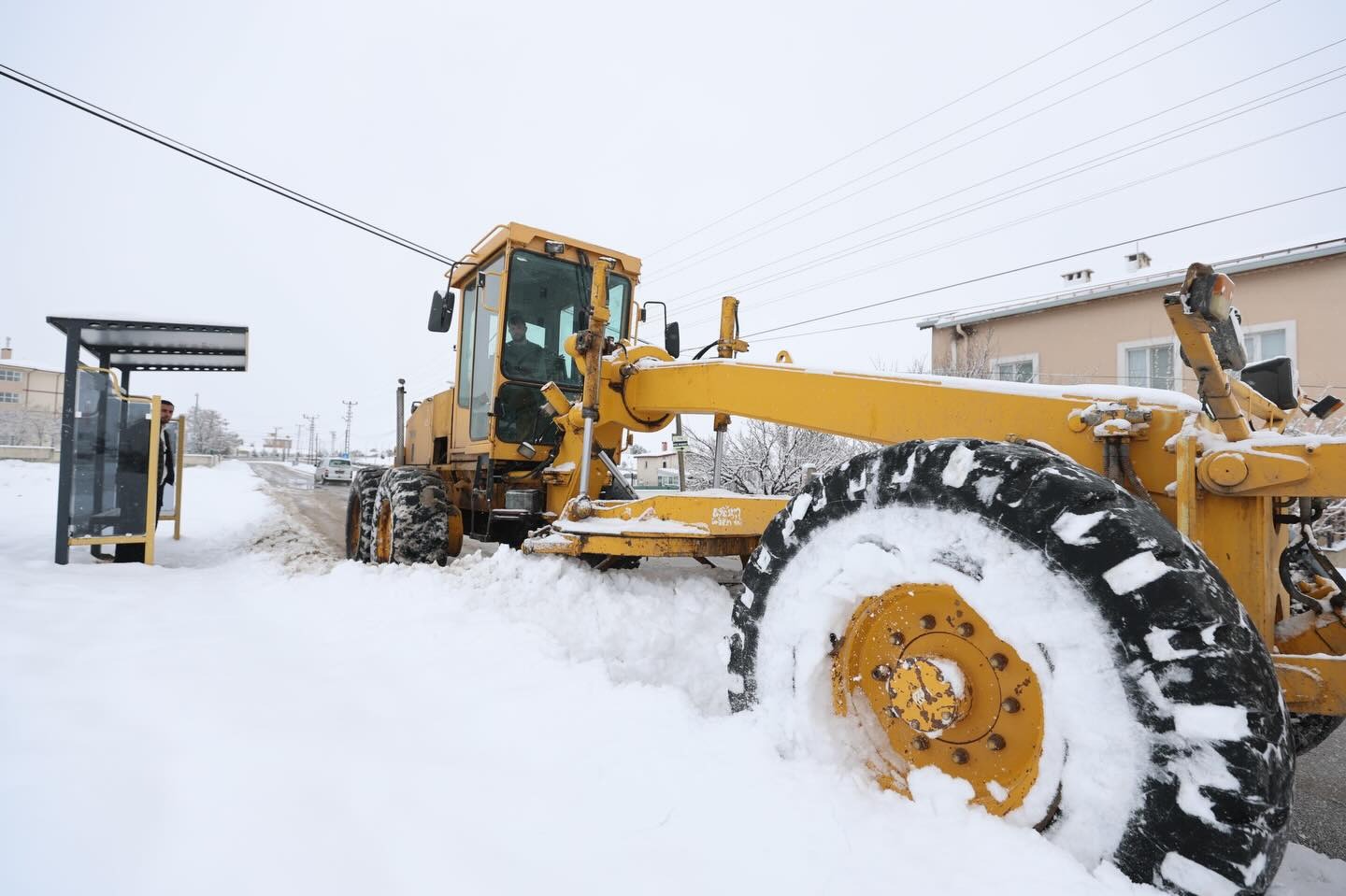 Sivas’ta kar sınavı: Ekipler zamanla yarışıyor