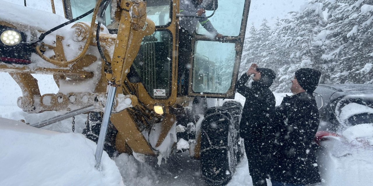Koyulhisar Kaymakamı Kukuş yol çalışmalarını inceledi