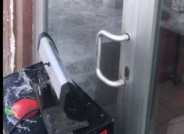 Sivas'ta ayaz etkili oldu, iş yerlerinin kilitleri dondu