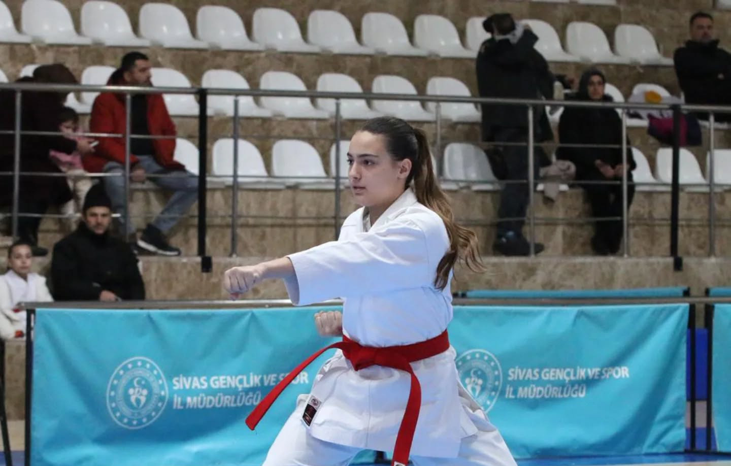 Sivas'ta karateciler derece için yarıştı