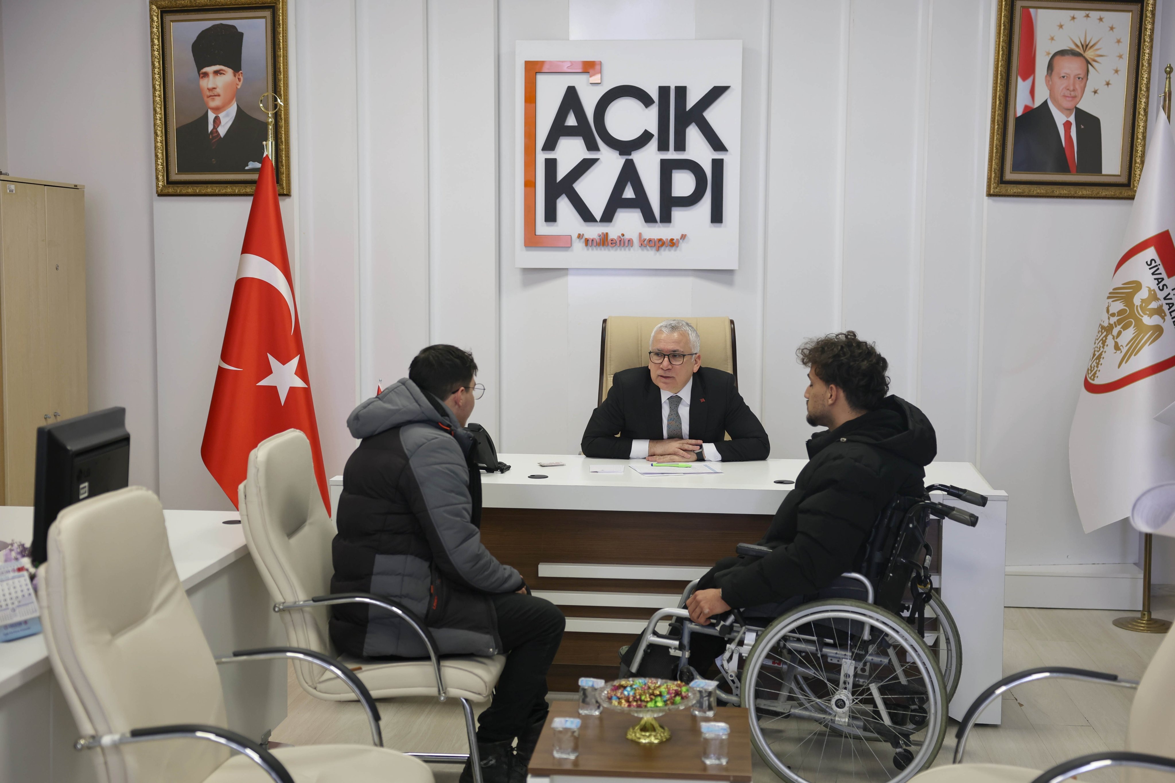 Vali Şimşek, 'Açık Kapı'da Sivaslıları dinledi