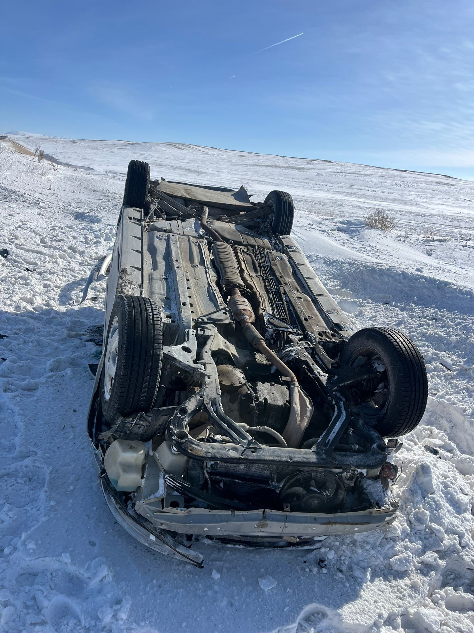 Sivas'ta takla atıp ters dönen otomobildeki 4 kişi yaralandı
