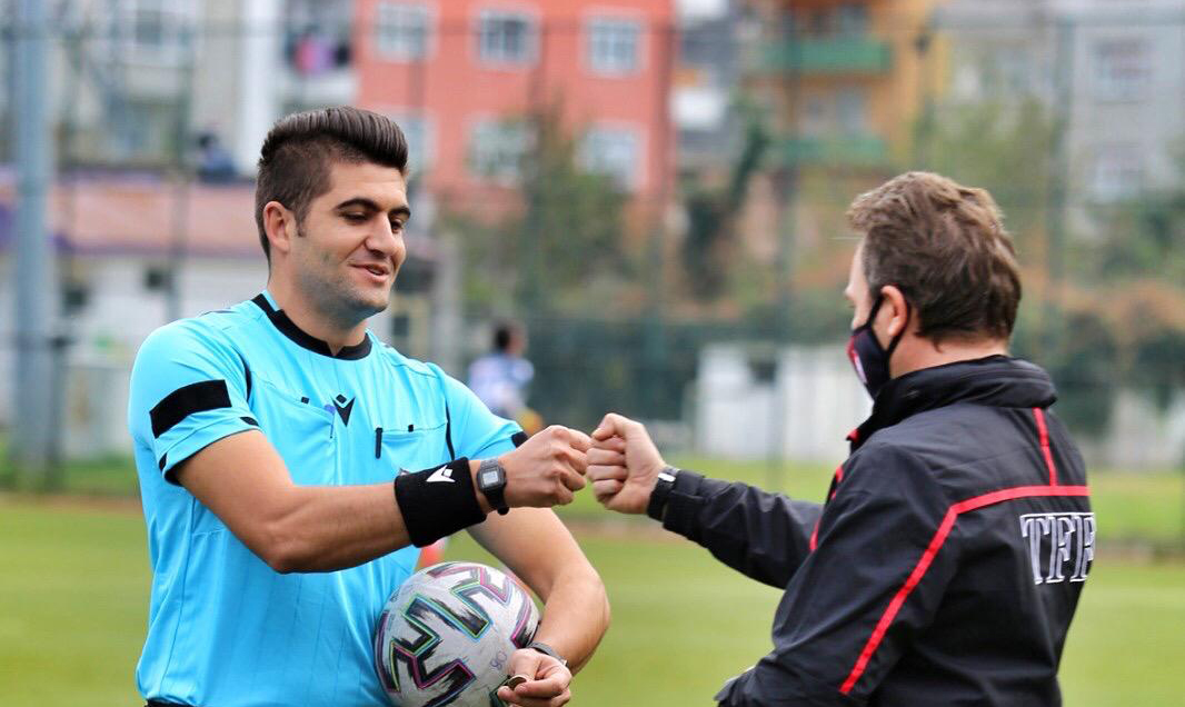 Sivaslı hakem düdüğünü astı