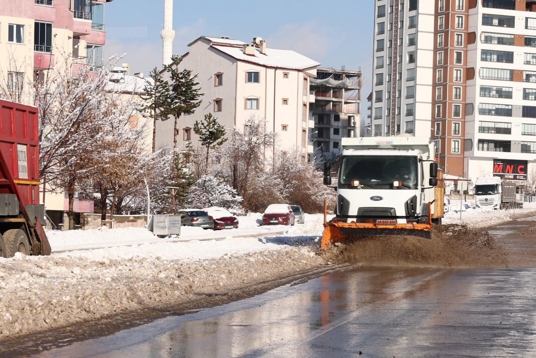 Sivas Valiliğinden olumsuz hava uyarısı: Kurslar durduruldu, yasak uzatıldı