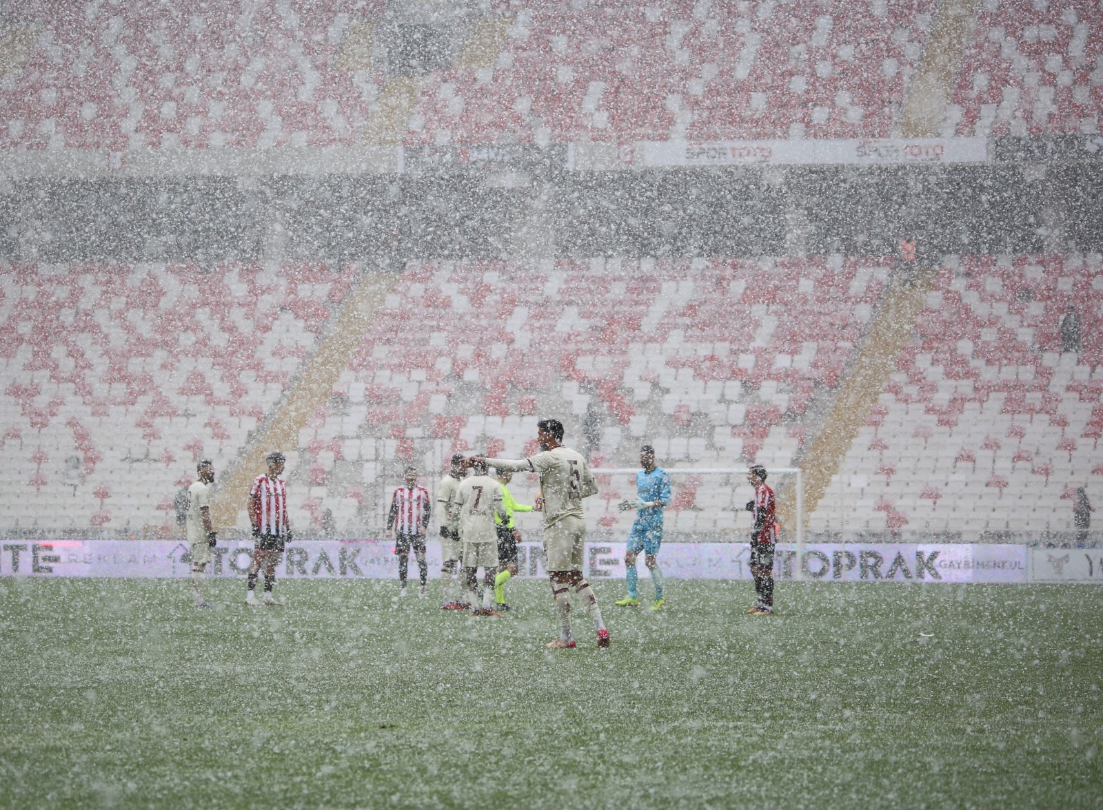Amedspor Sivas'ın ayazından korktu!