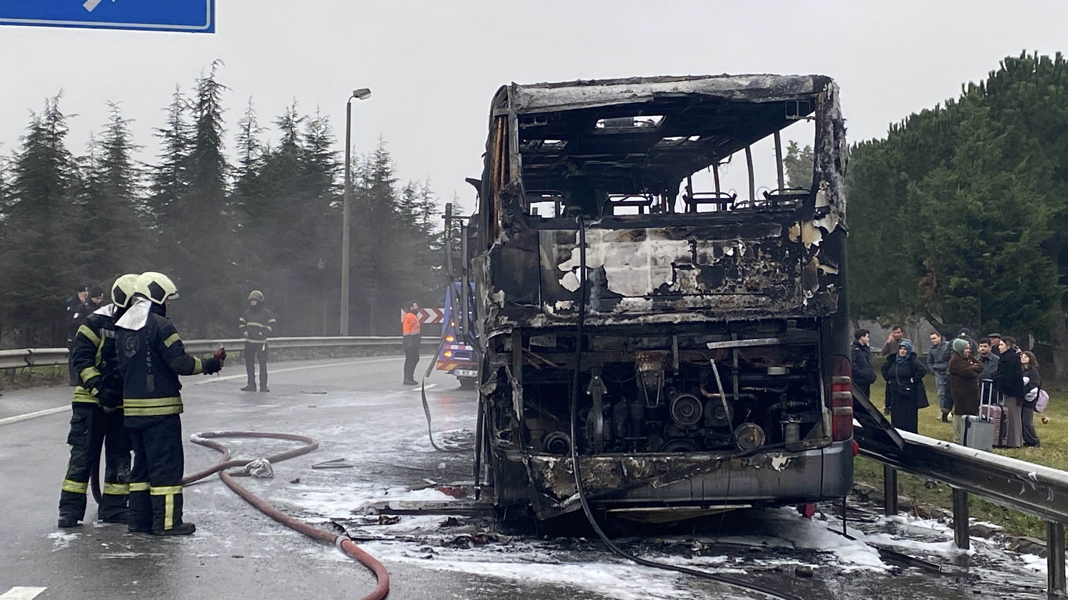 Yolcu otobüsü alev alev yandı