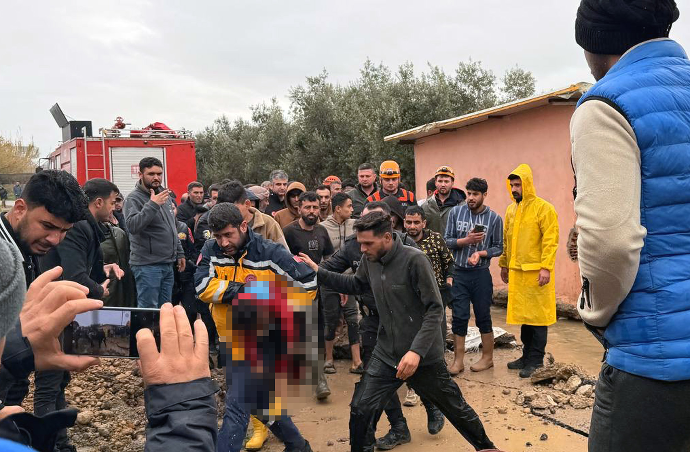 Tarım alanları su altında kaldı; kanala düşen çocuk öldü