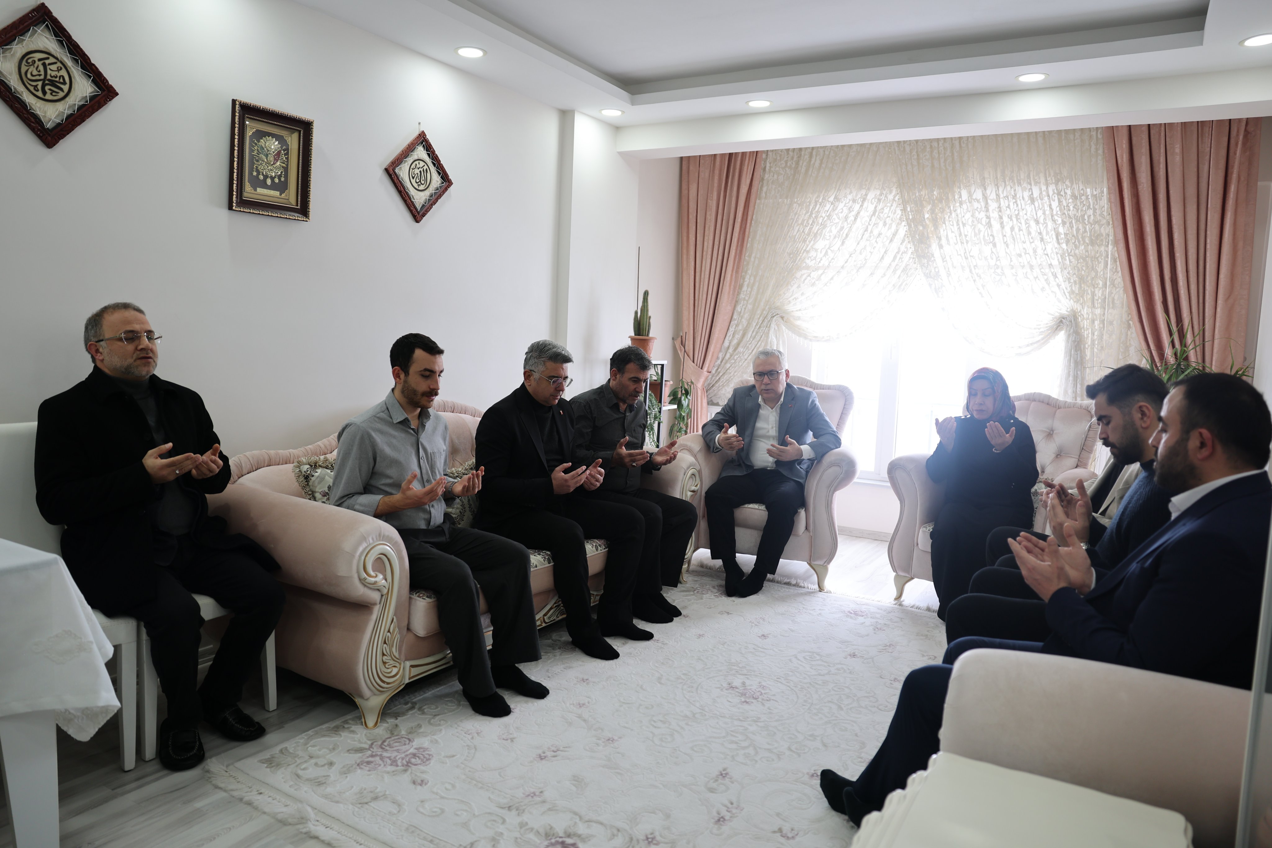 Vali Şimşek’ten taziye ziyaretleri