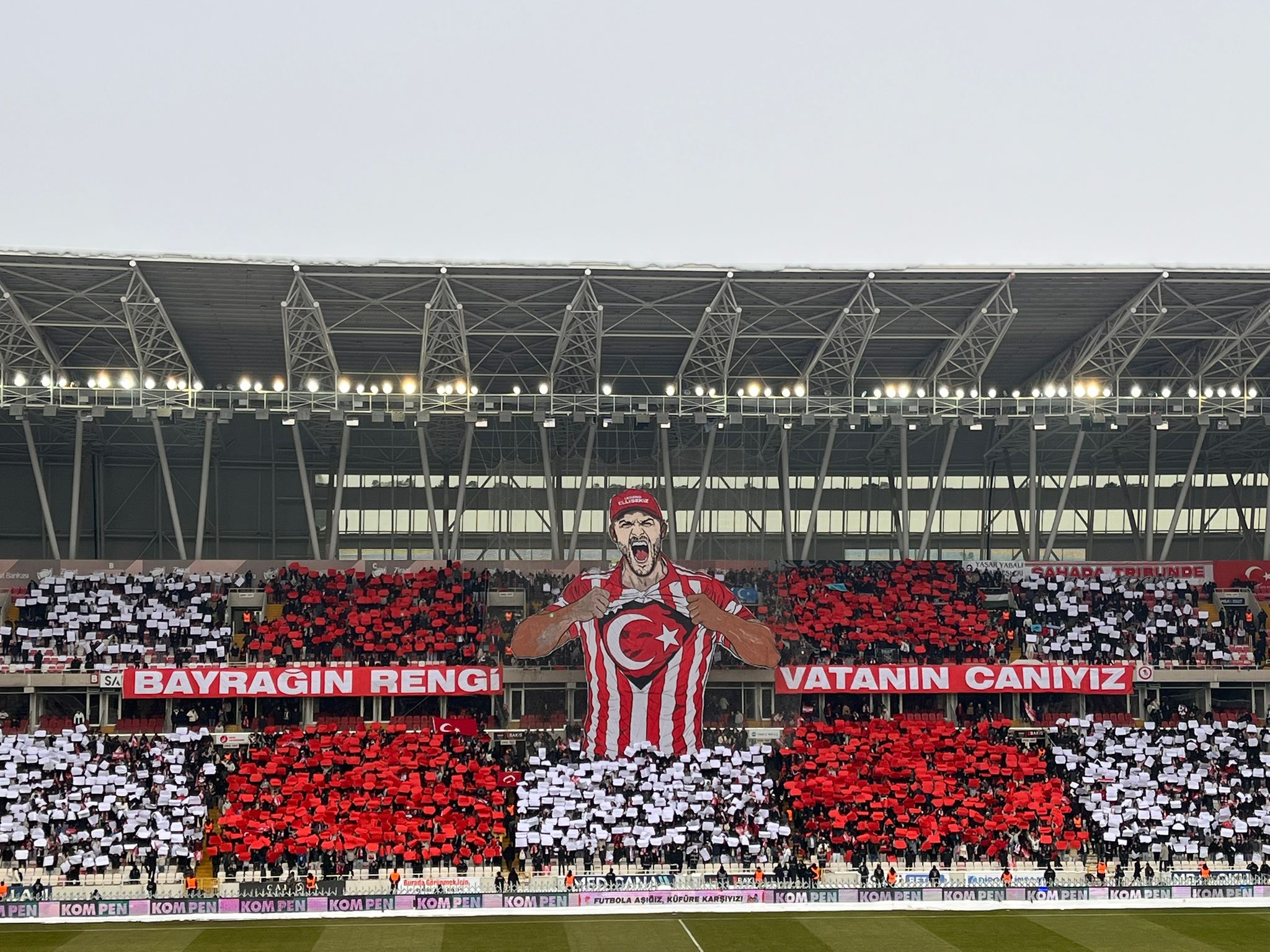 Sivasspor taraftarından muhteşem koreografi