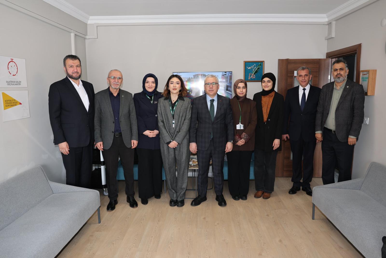 Sivas Valisi Şimşek, Yeşilay ve YEDAM'ı ziyaret etti