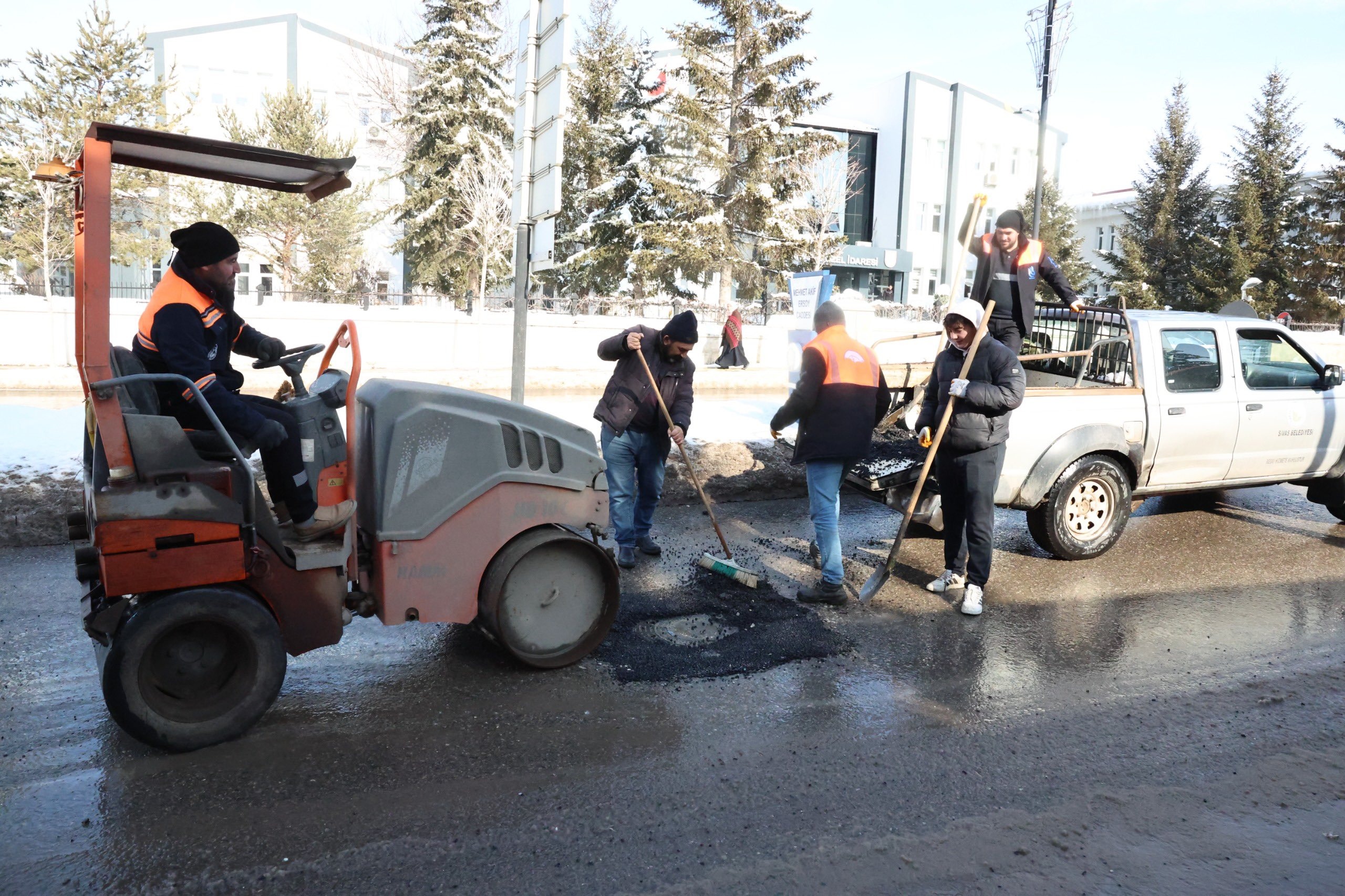 Sivas Belediyesi yamaya başladı