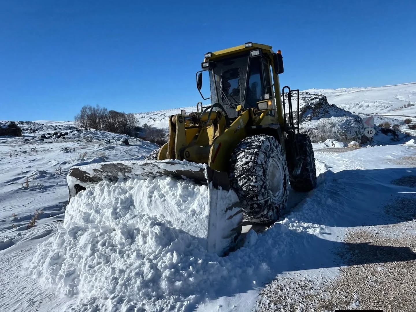 Sivas’ta 143 yerleşim yerinin yolu kapalı