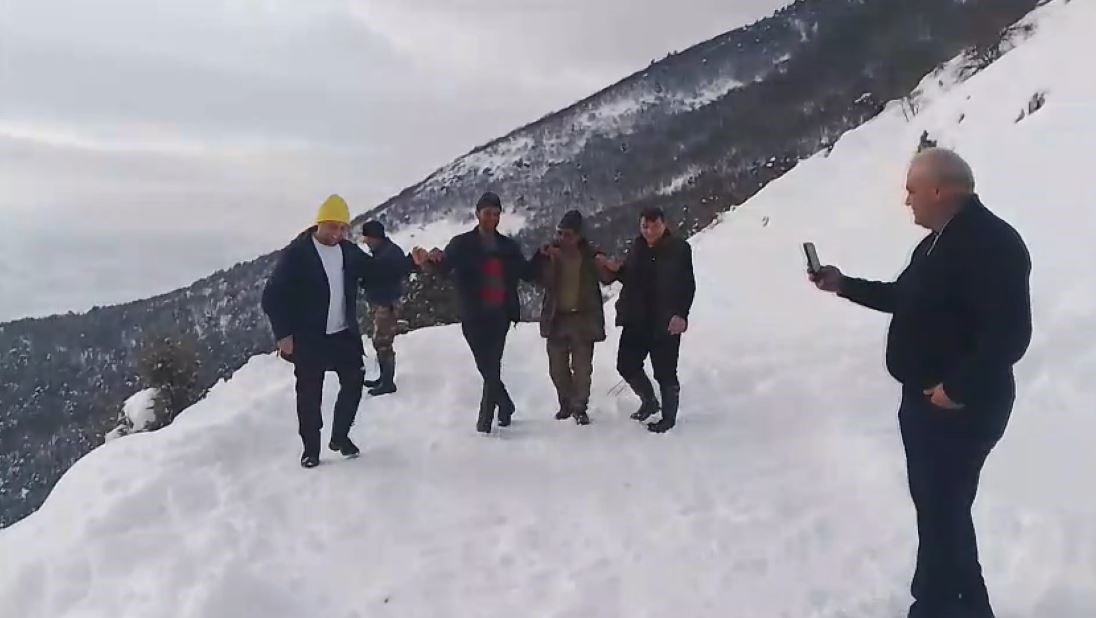 Karın tadını çıkarmak için İstanbul'dan Sivas'a akın ettiler