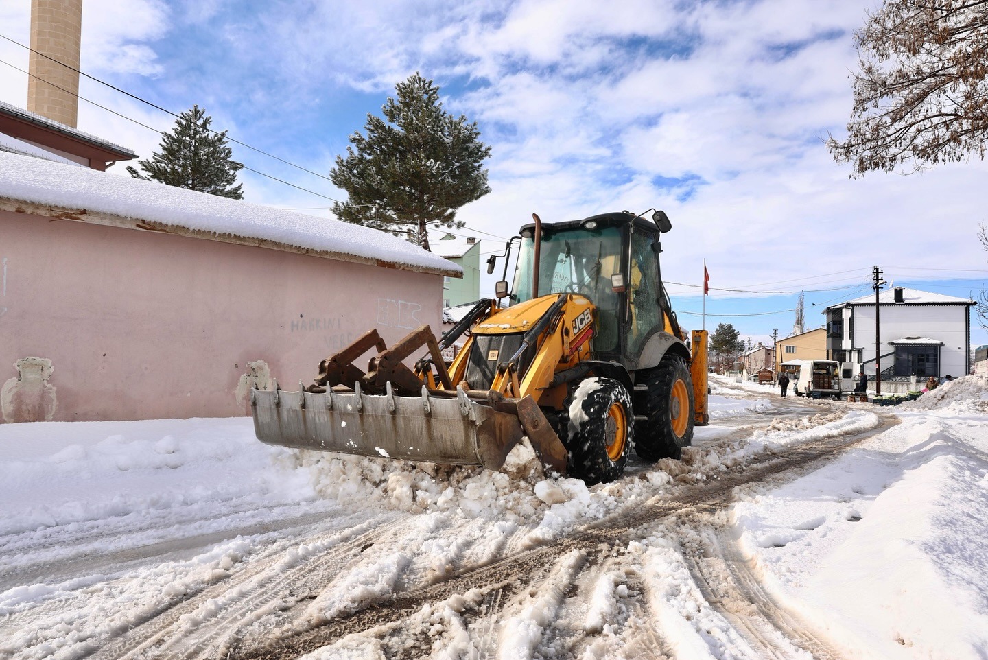 Kar ve tipi Sivas’ta 91 yolu kapattı