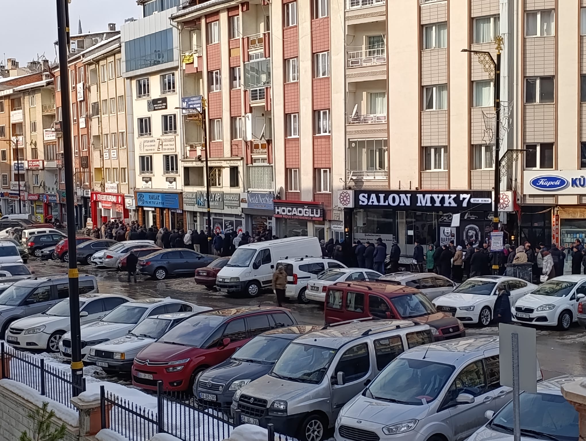 Sivas'ta 400 liralık kıyma için 200 metrelik kuyruk!