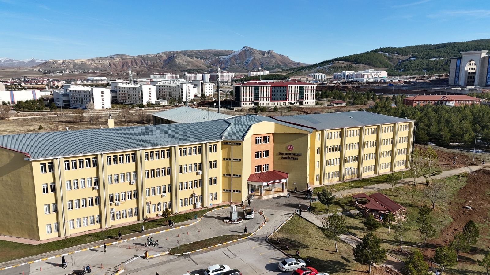 Diş Hekimliği Fakültesi'ne koşullu akreditasyon