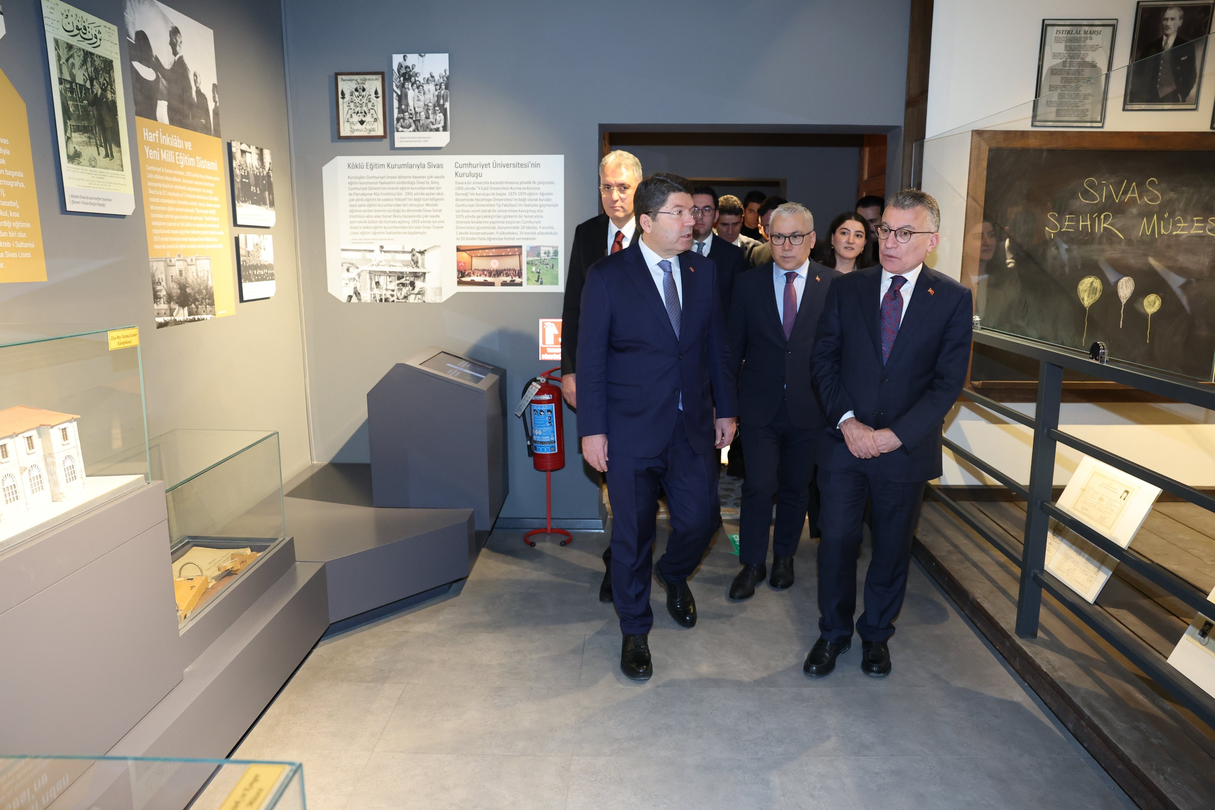 Bakan Tunç,  Şehir Müzesi'nde