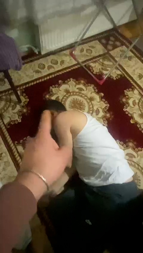 Babasını dövüp görüntüleri amcasına gönderdi, tutuklandı