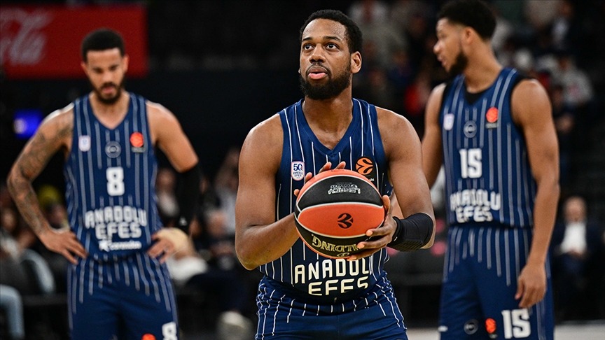 Anadolu Efes, bu sezon "yokları oynuyor"
