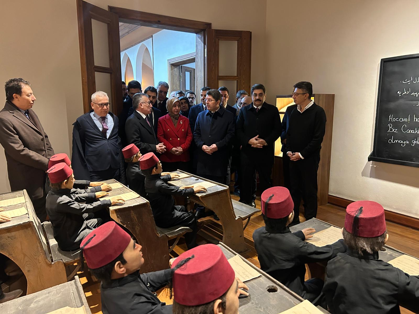 Yılmaz Tunç, Sivas'ta Atatürk ve Kongre Müzesini gezdi