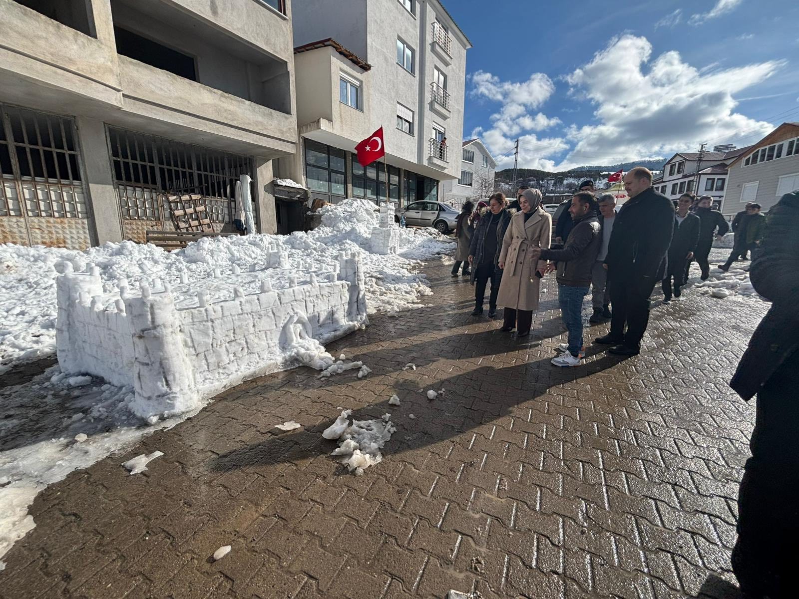 Kaymakam Yücel, Kızılelma Köyü’nde çocuklarla buluştu