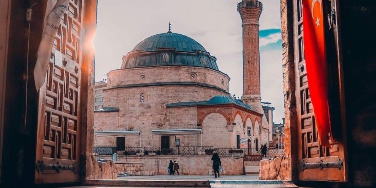 Berat Gecesi’nin manevi iklimi Sivas’tan ekranlara taşınıyor