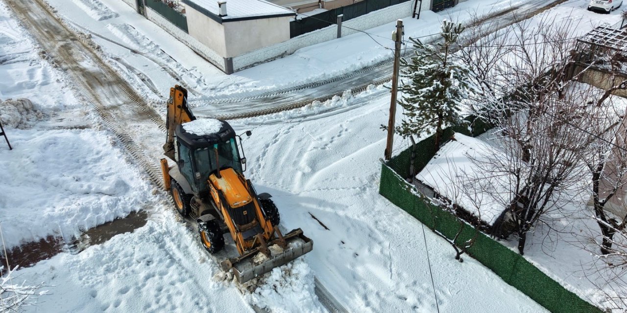Sivas’ta kar yağışı nedeniyle 98 yerleşim yeri ulaşıma kapandı