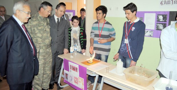 Genç mucitler iş başında