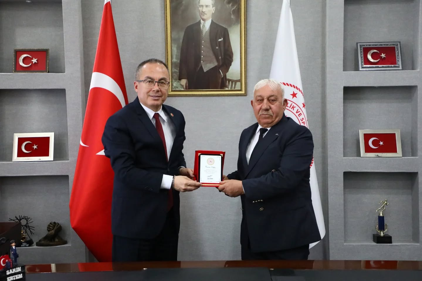 Sivas'ın emektar ismi Turan Çiftçi emekli oldu