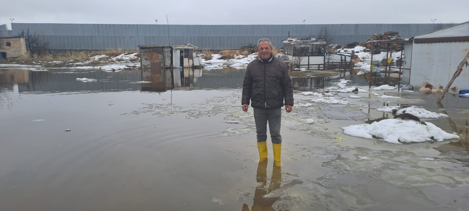 Karyağdı’ya yağmur da kar da vurdu