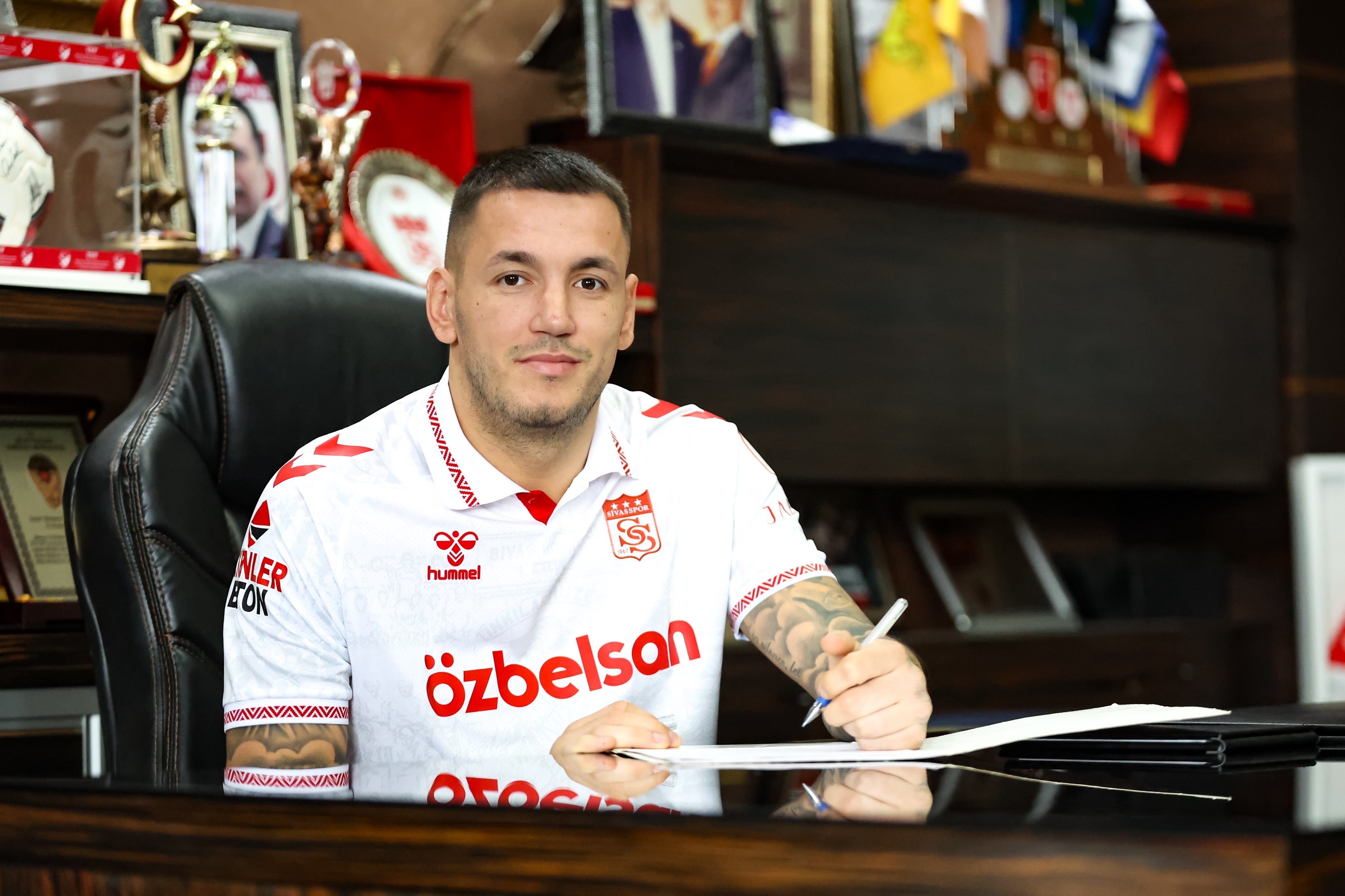 Rey Manaj resmen Sivasspor'da!