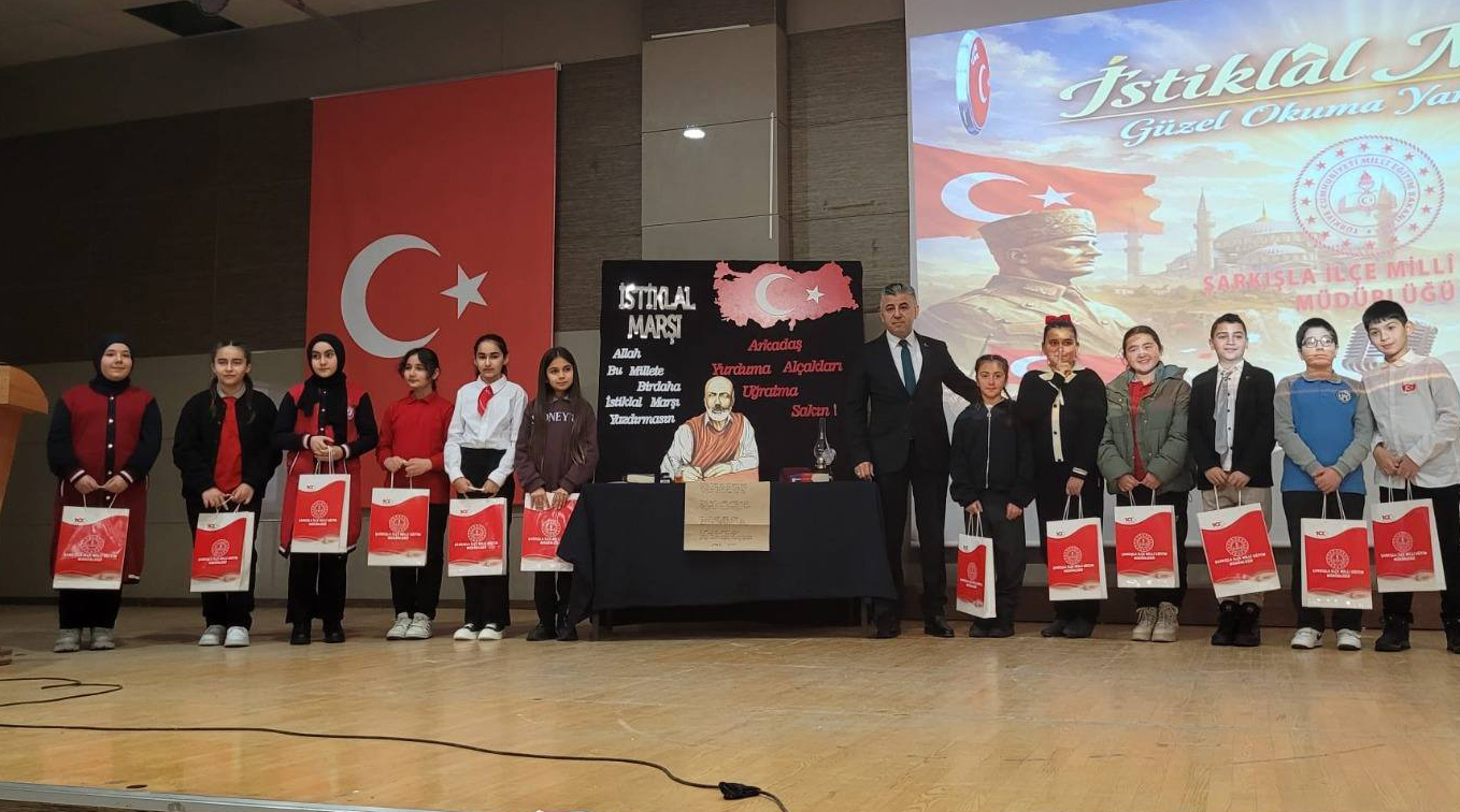 İstiklâl Marşı’nı en güzel okuyan öğrenciler ödüllendirildi