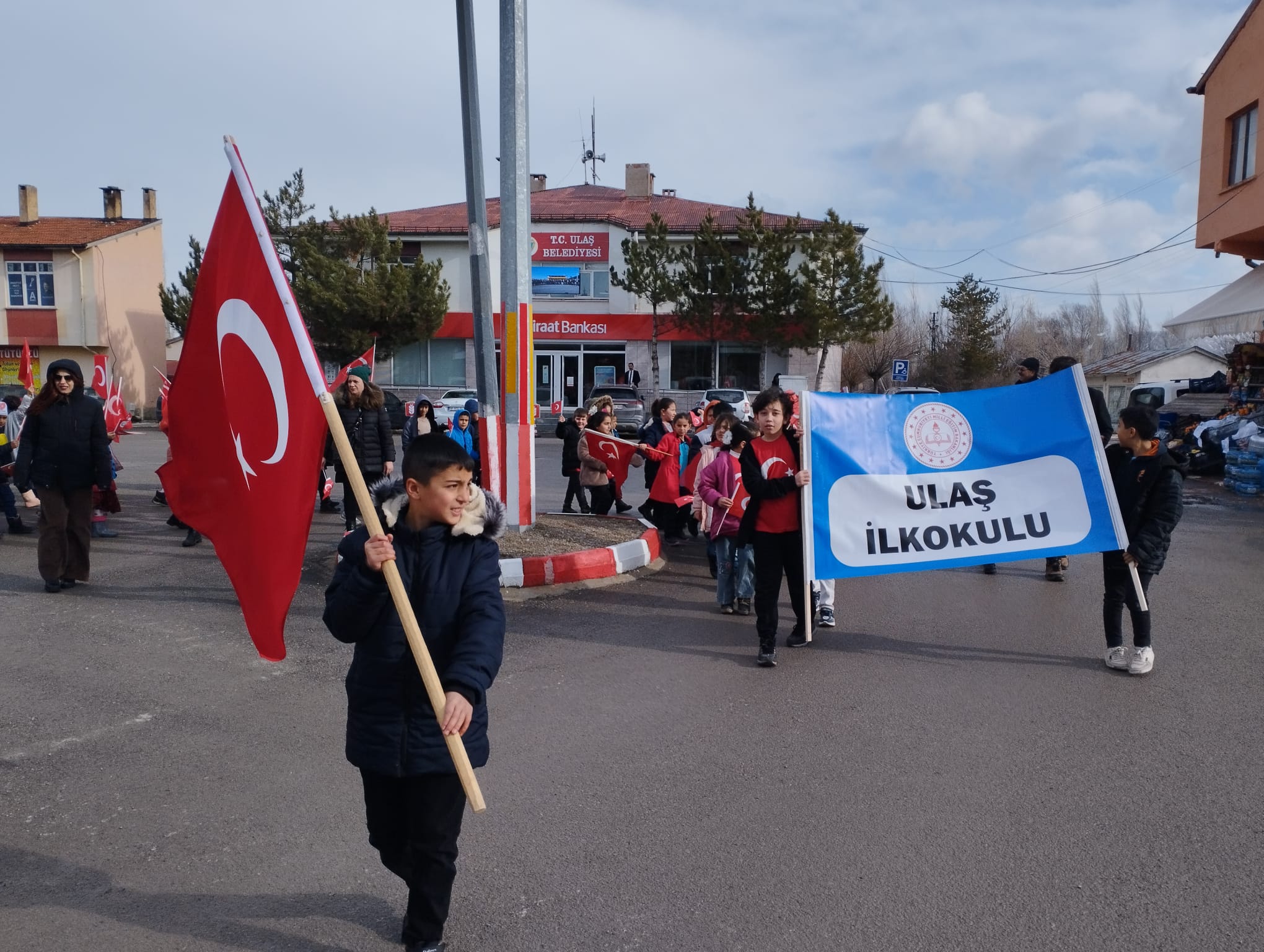 Sivas'ta bayrak sevgisi adım adım yürüdü