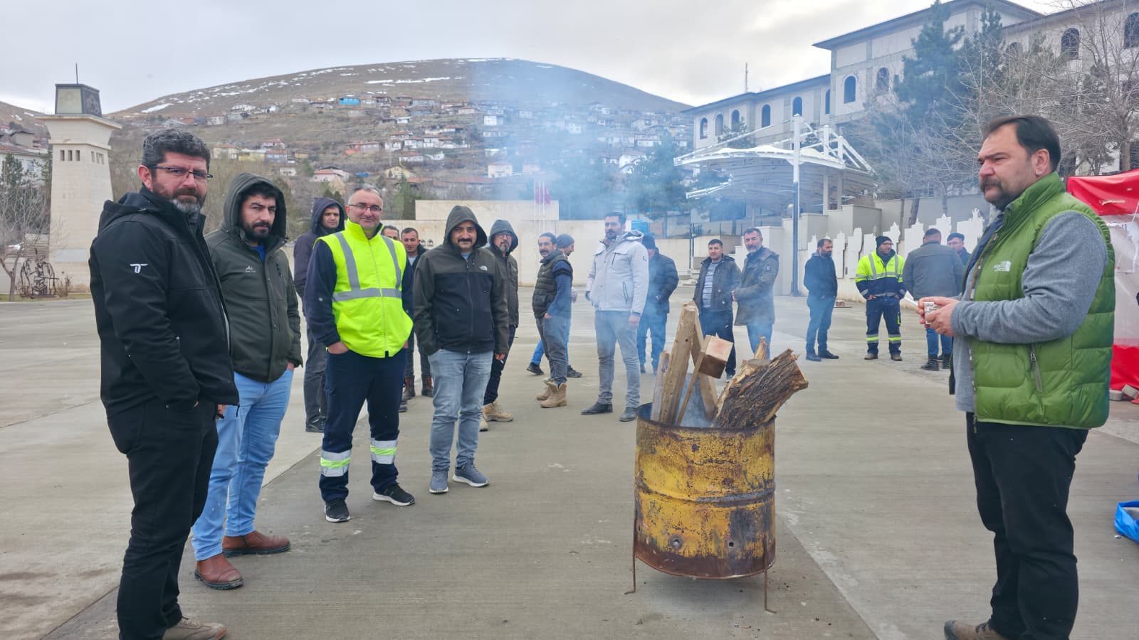 Divriği’de işsiz kalan maden işçileri için yardım kampanyası başlatıldı