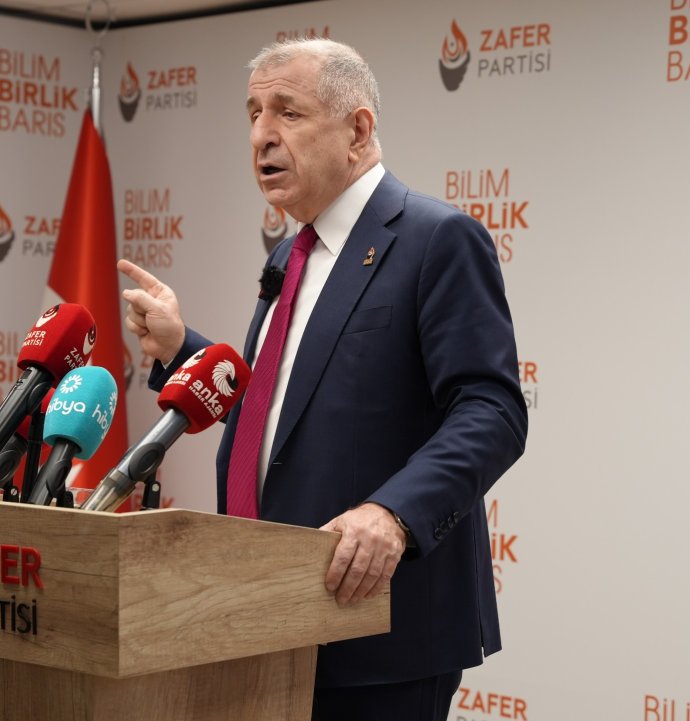 Ümit Özdağ: “Emekli çöpten topluyor, iktidar seyrediyor”